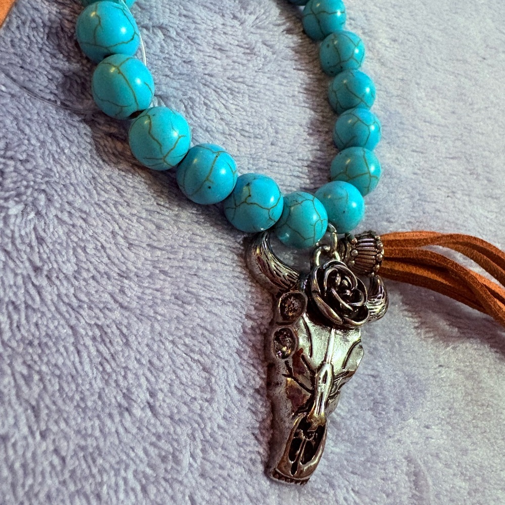 Boho Chic Silver Buffalo Skull Stretch Charm Bracelet Turquoise‎ Howlite Stone
